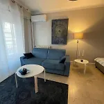 Ideal Near Monaco דירה